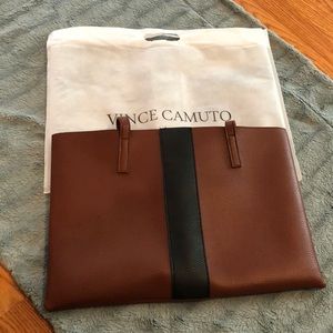 ❤️HP❤️ Vince Camuto leather hand bag